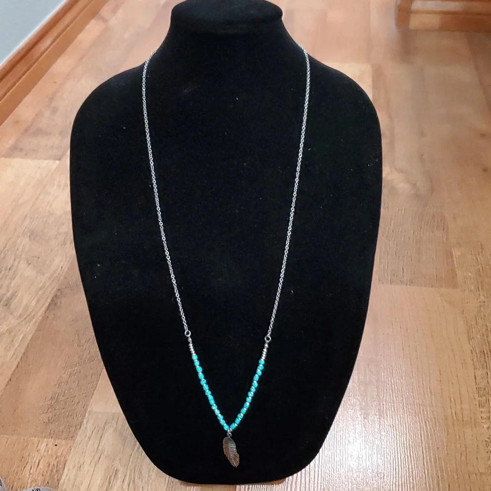 Feather Necklace with Faux Turquoise Beads‎